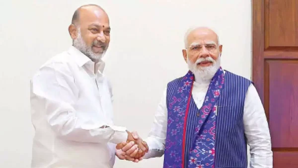 ప్రధానమంత్రి నరేంద్ర మోదీని మర్యాదపూర్వకంగా కలిసిన బండి సంజయ్ కుమార్