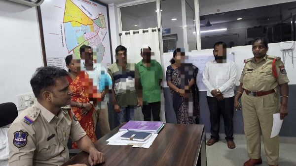 భూ కబ్జాదారుల గుట్టురట్టు చేసిన కరీంనగర్ టూ టౌన్ పోలీసులు