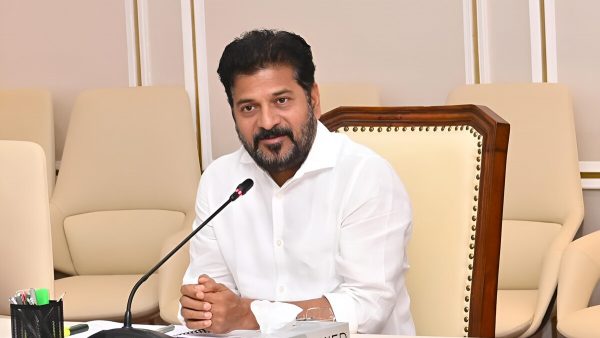 పెట్రోల్ సంక్షోభంలో తెలంగాణ అధికారులు ఎక్కడ? — ఏపీ చూపించిన పరిపాలనా పాఠం