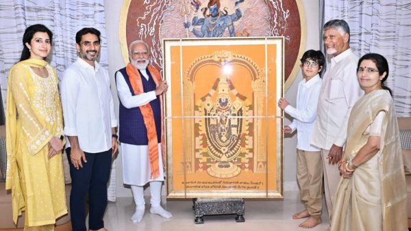 ప్రోటోకాల్ పక్కబెట్టి.. ముఖ్యమంత్రి ఇంటికి ప్రధాని మోదీ.. సీఎం చంద్రబాబు భావోద్వేగం!